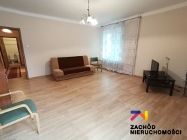 Bardzo ładne 2 pok. mieszkanie w niskim ocieplonym bloku z cegły przy ul. Chrobrego !!!